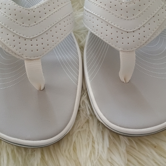 Women's Clarks Breeze Sea Flip Flops Sandals/Size 11 - Picture 9 of 15